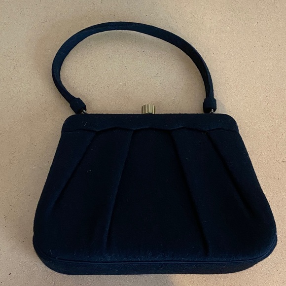 Chic Black Satchel Bag - Picture 2 of 9